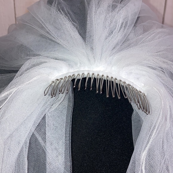 David's bridal Scalloped edge w/ crystal drop veil lke new ! - Picture 1 of 7